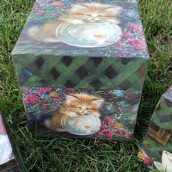 Stacking boxes - Picture 2 of 3